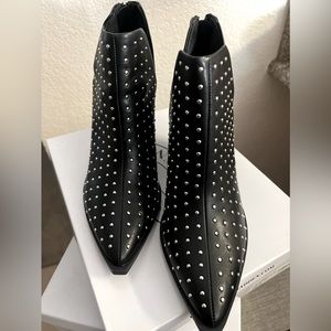 STEVE MADDEN BLACK STUDDED ANKLE BOOTIES